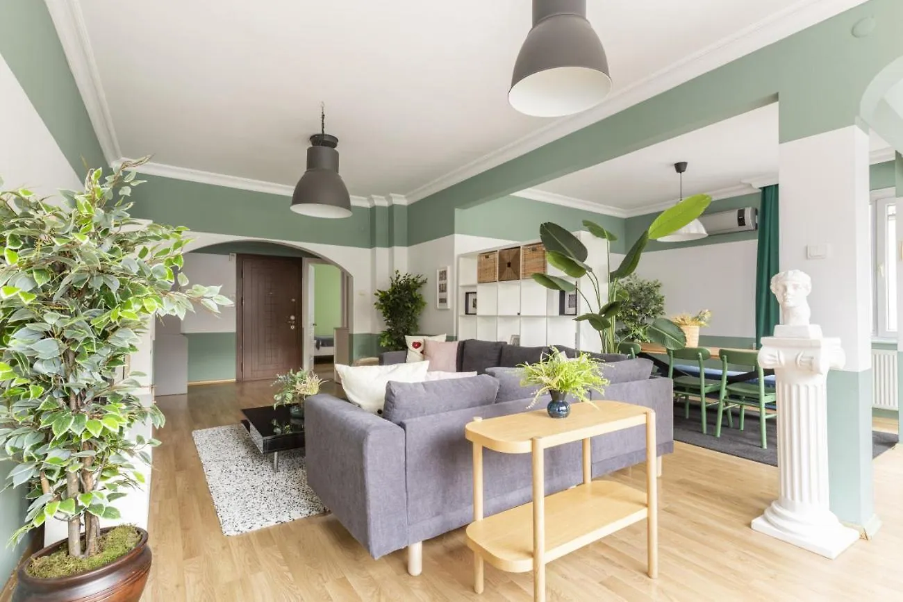 Sleek Flat W Balcony 8 Min To Coast On Bagdat Ave location